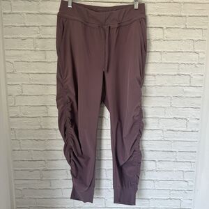ATHLETA Attitude Pant Womens Size 6 Purple Relaxed Lightweight Ruched Jogger